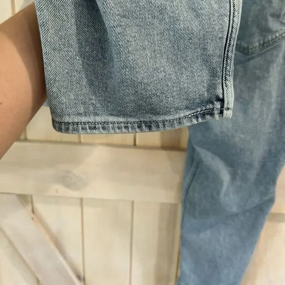 Hollister Curvy High-Rise Mom Jean 15R or 32x27 Light Wash Capri Stone Wash - Picture 7 of 15